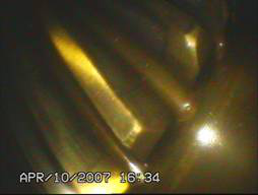 通過內(nèi)窺鏡看到的齒輪箱內(nèi)部情況